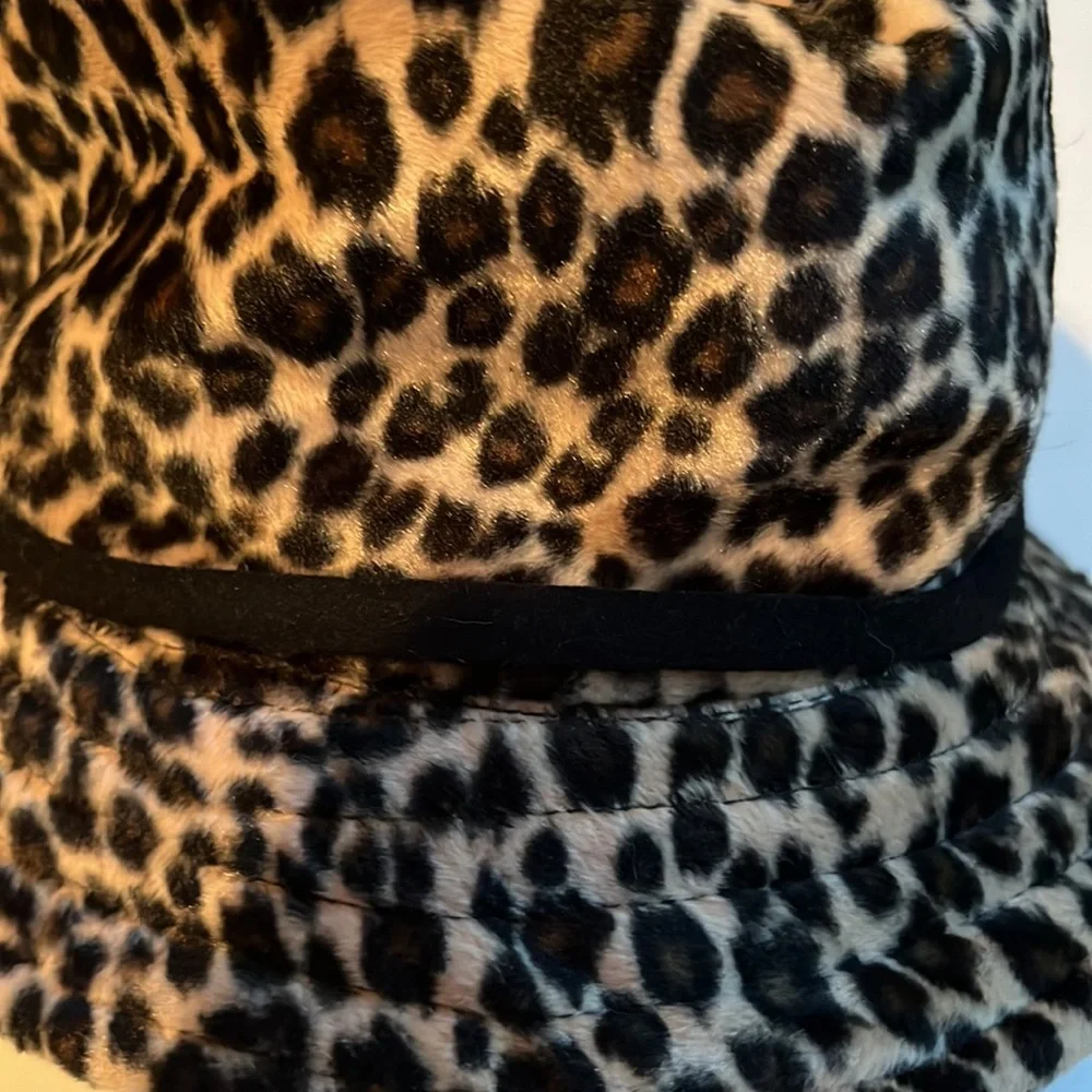 Betmar New York one size black & brown vintage animal print hat , lined